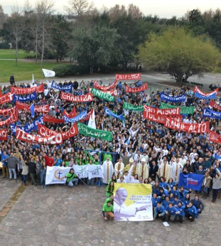 Jóvenes de Chile rezan por ti, Francisco
